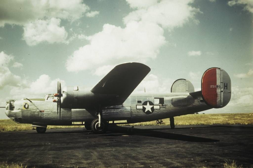 B-24s In Colour / USAAF / USN Library / Forums - Axis And Allies Paintworks